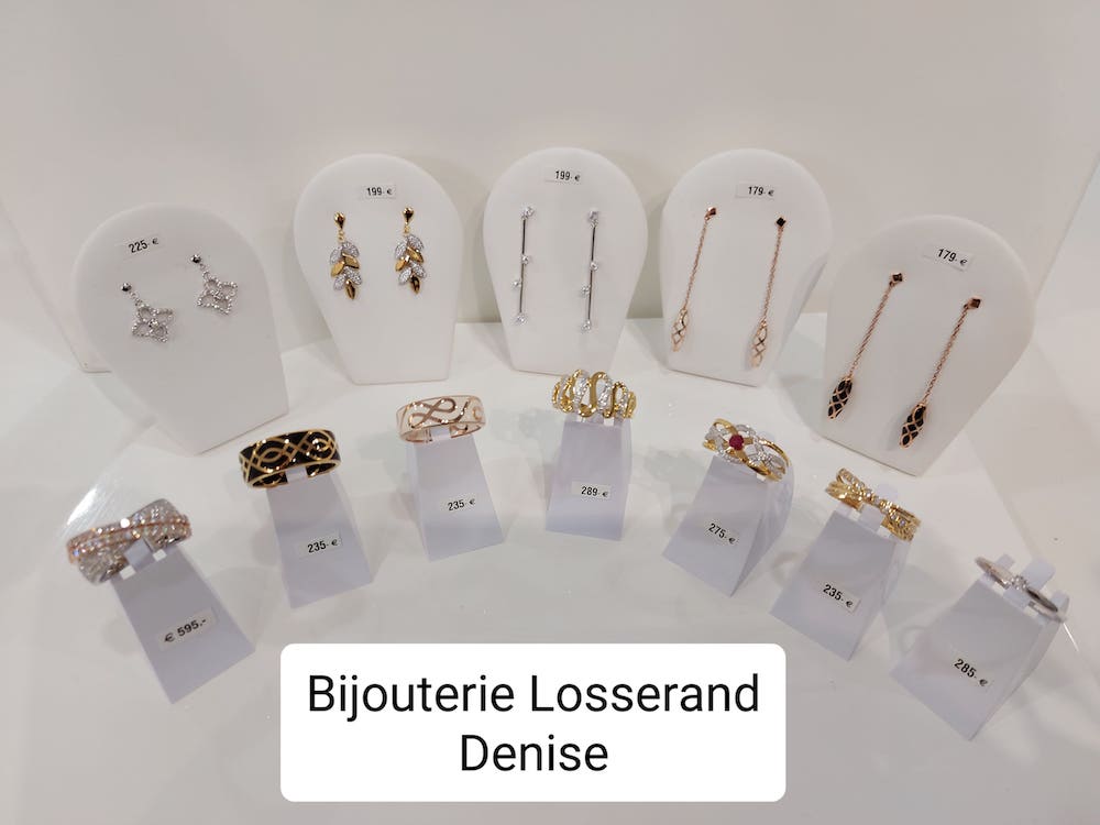 Collection de bagues et boucles d'oreilles